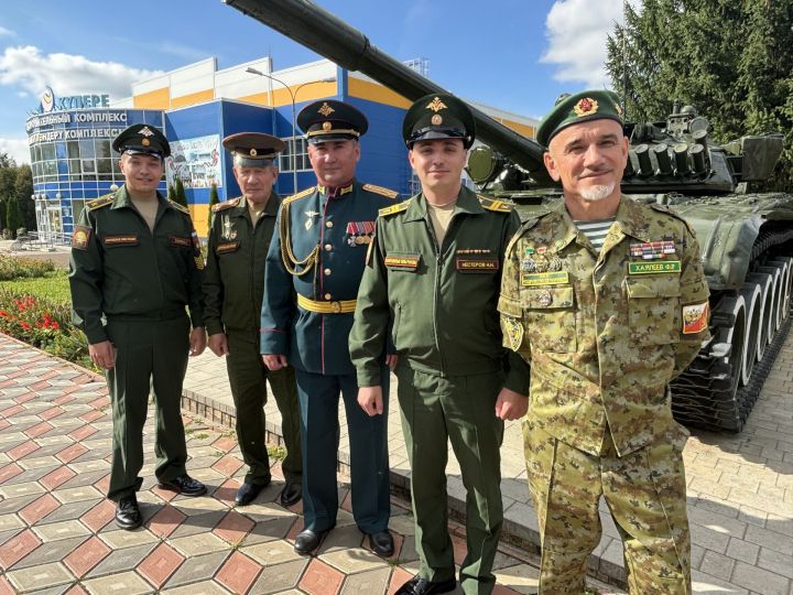 В Кайбицах в День танкиста почтили память героев и чествовали защитников